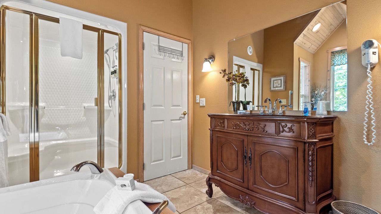 Photo of Bathroom in Eureka Springs Historic District
