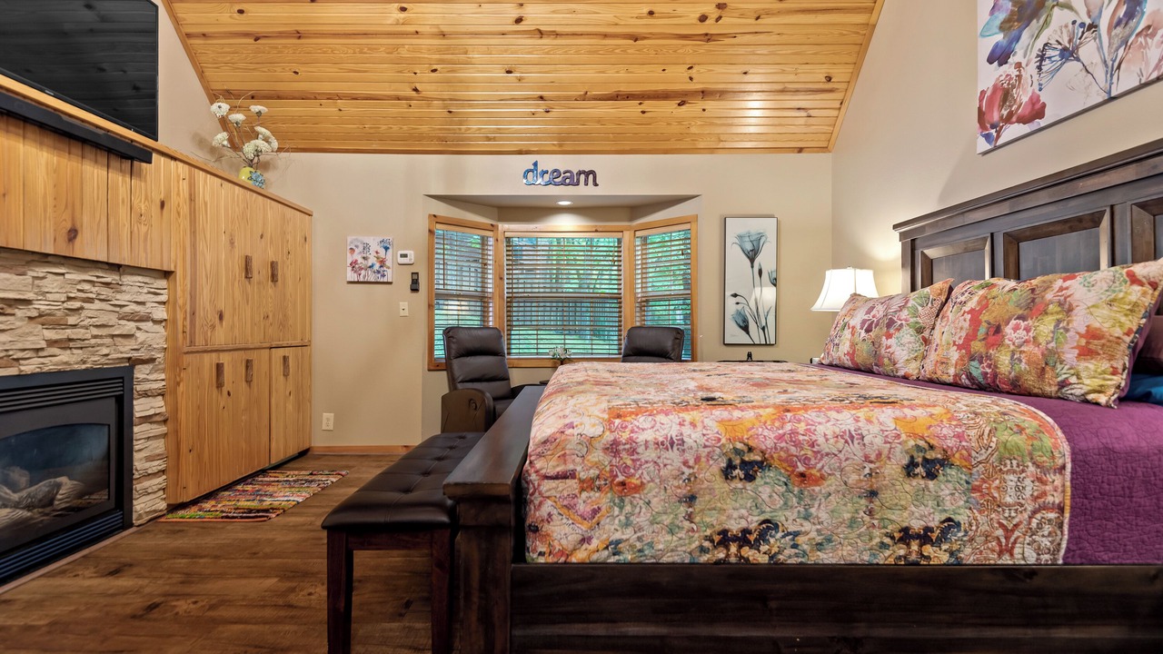 Photo of Bedroom in Eureka Springs Historic District