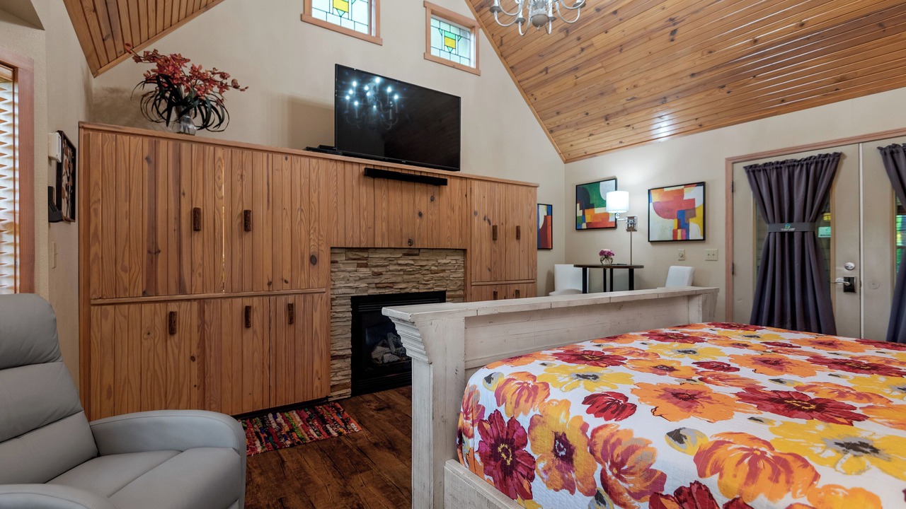 Photo of Bedroom in Eureka Springs Historic District
