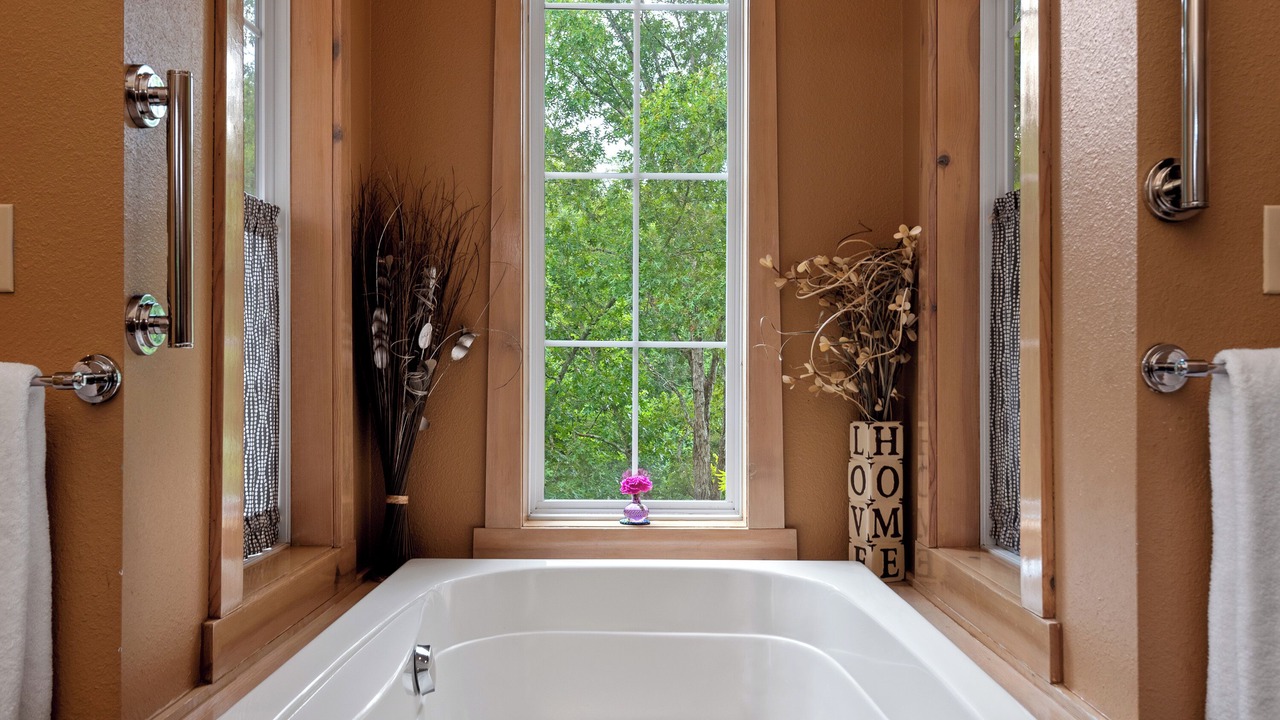 Photo of Bathroom in Eureka Springs Historic District