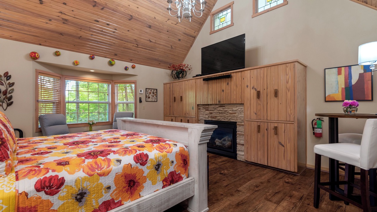 Photo of Bedroom in Eureka Springs Historic District