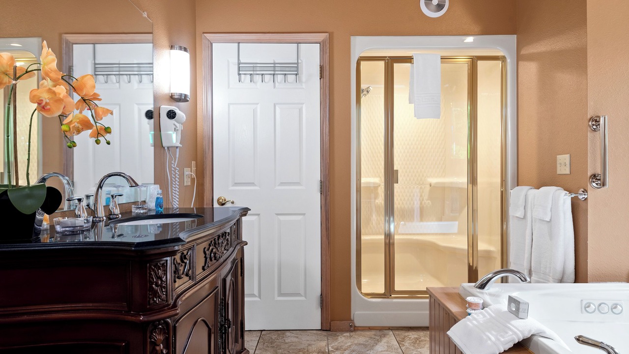 Photo of Bathroom in Eureka Springs Historic District