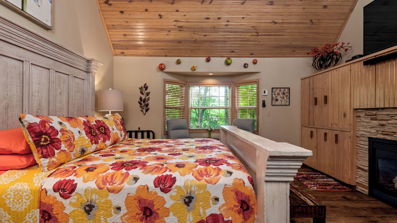 Photo of Bedroom in Eureka Springs Historic District