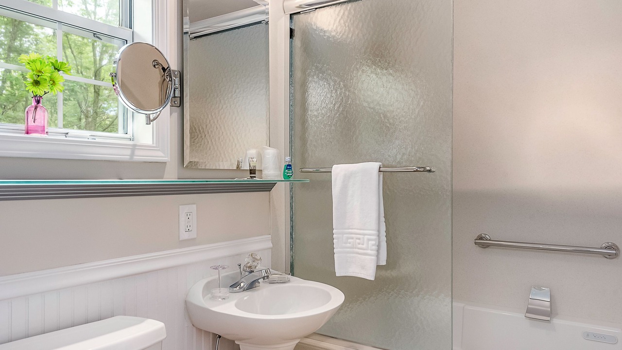 Photo of Bathroom in Eureka Springs Historic District
