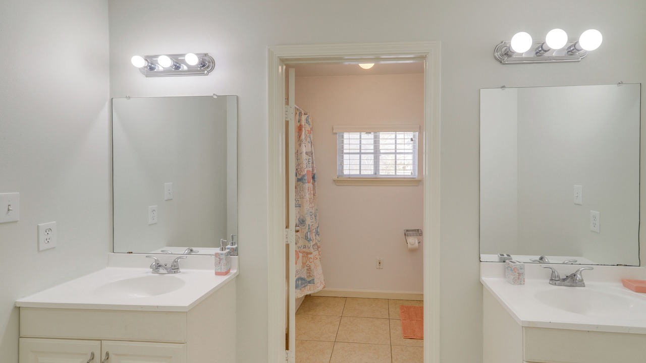 Photo of Bathroom in FM 1960