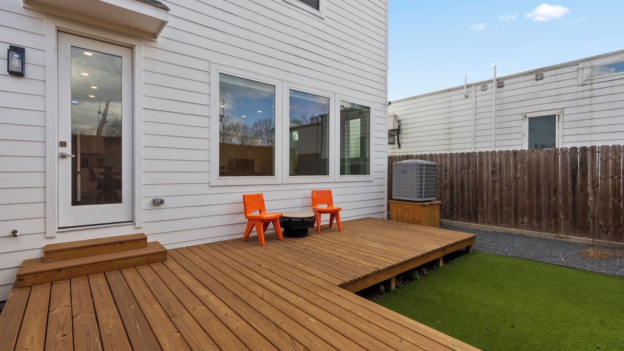 Photo of Patio Balcony in Garden Oaks