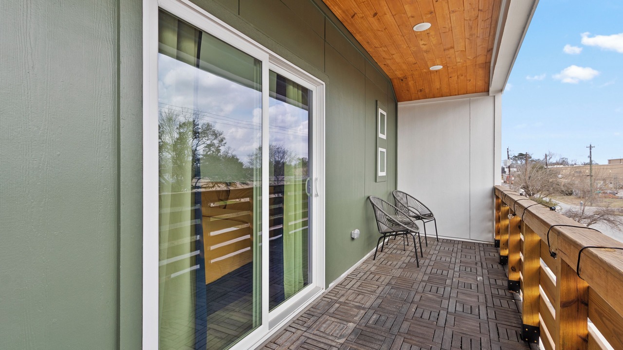Photo of Patio Balcony in Garden Oaks