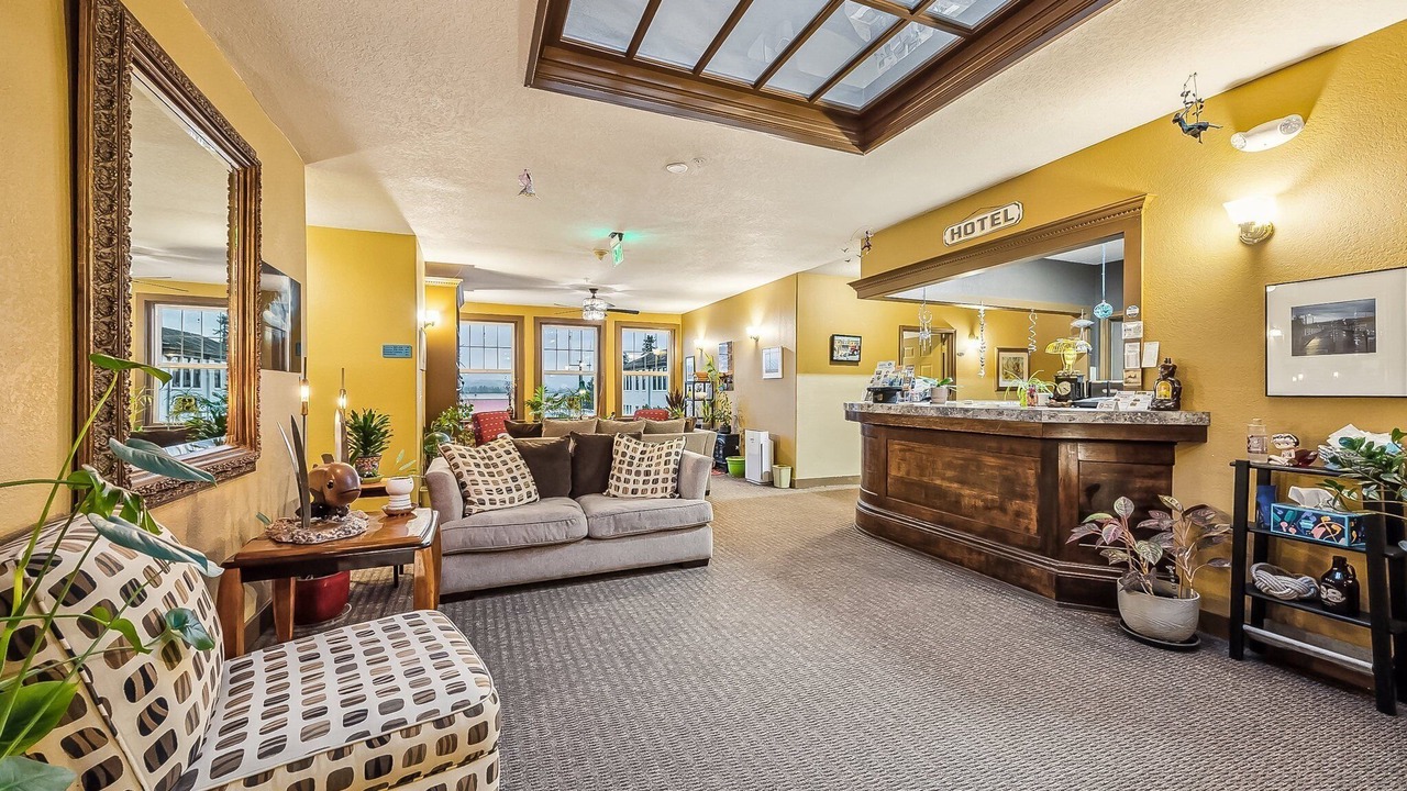 Photo of Bedroom in Cathlamet