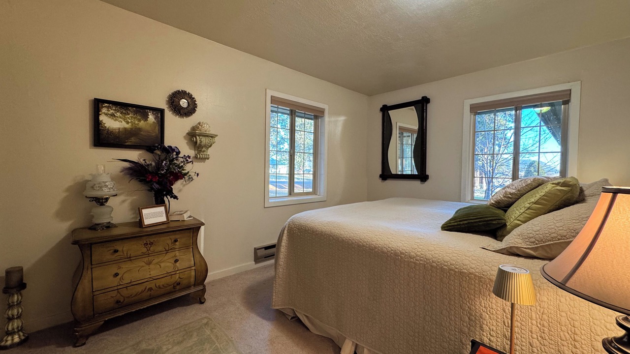 Photo of Bedroom in Chiloquin