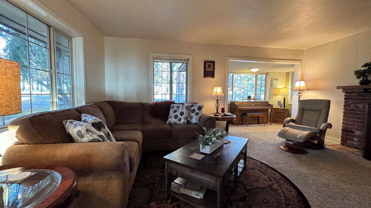 Photo of Livingroom in Chiloquin