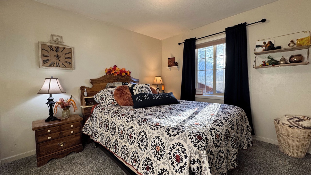 Photo of Bedroom in Chiloquin