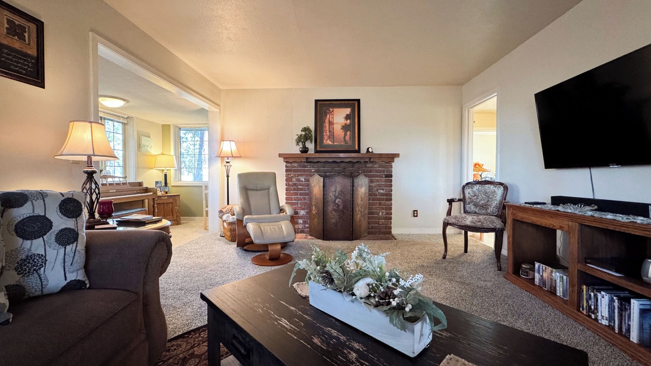 Photo of Livingroom in Chiloquin