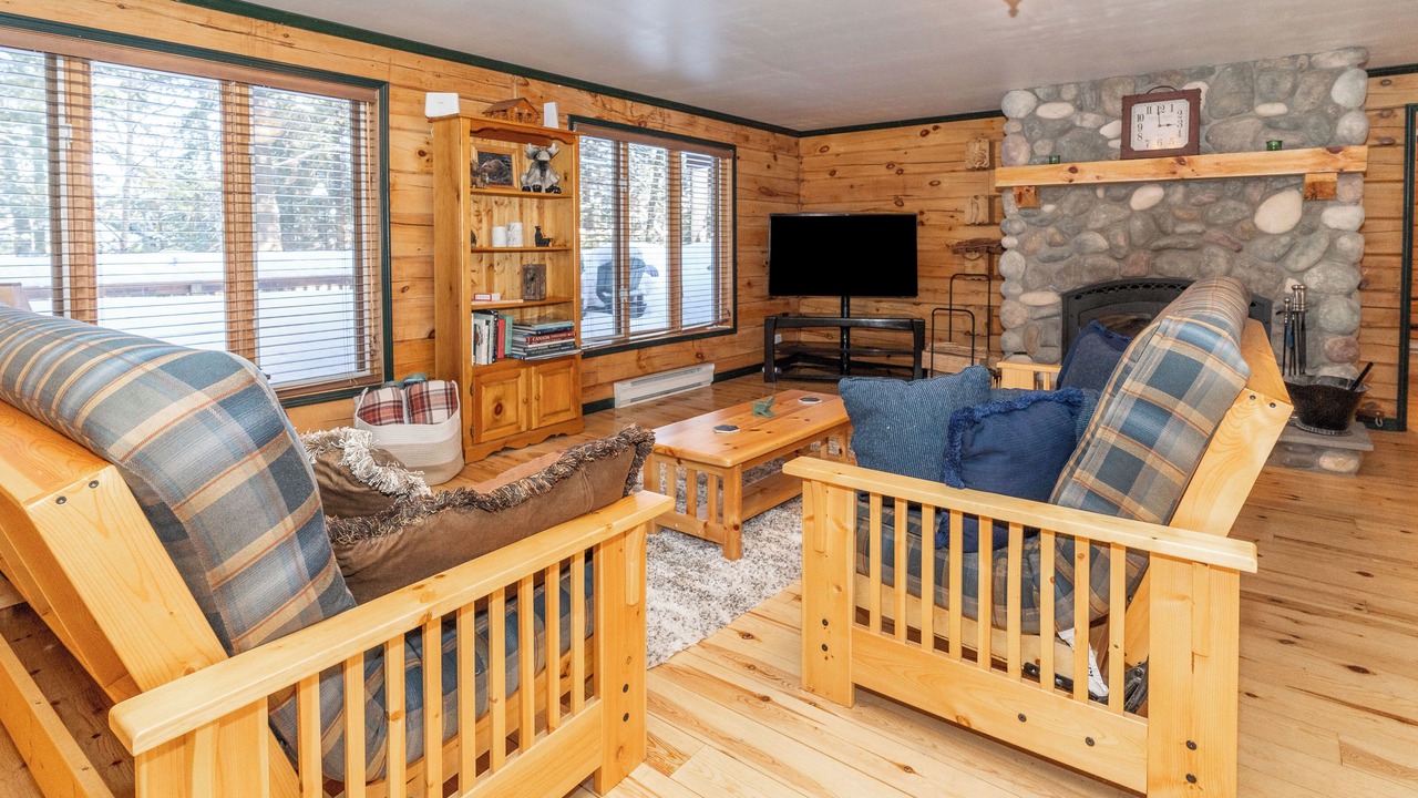 Photo of Livingroom in Algonquin Highlands