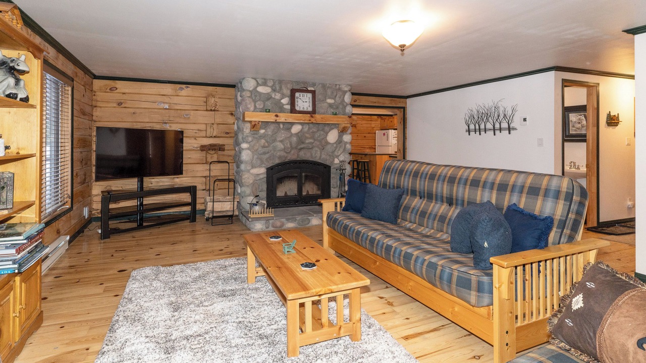 Photo of Livingroom in Algonquin Highlands