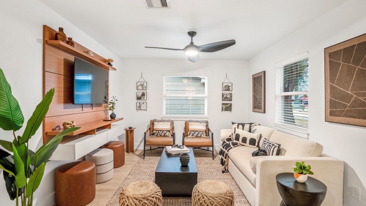 Photo of Livingroom in Braeswood Place