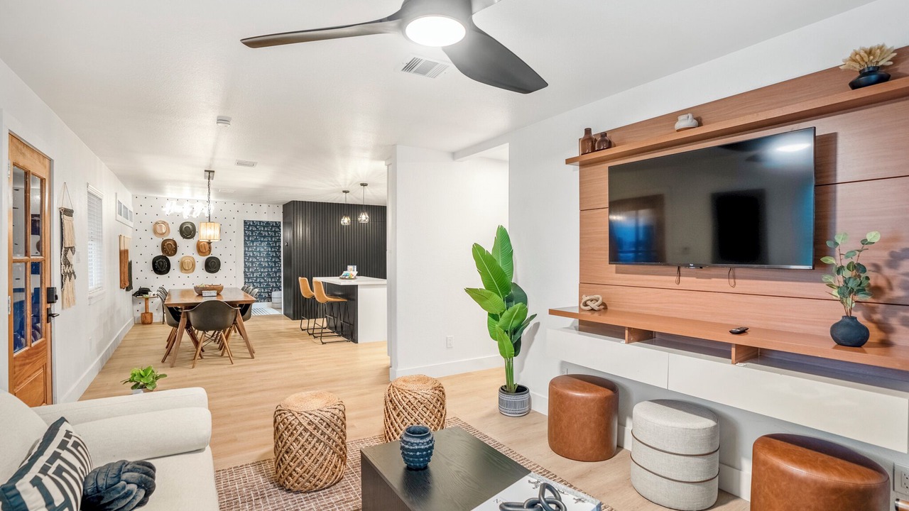 Photo of Livingroom in Braeswood Place