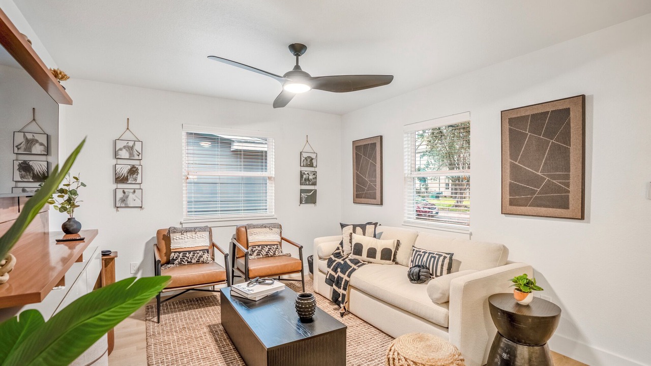 Photo of Livingroom in Braeswood Place