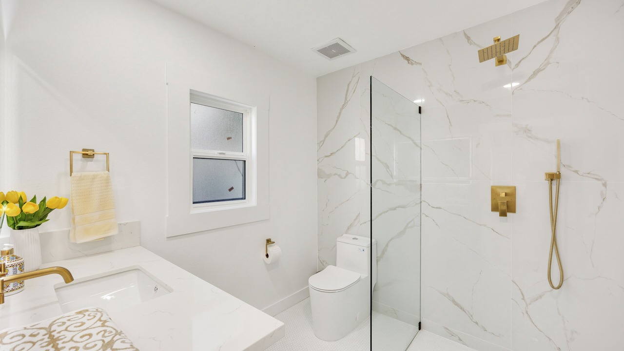 Photo of Bathroom in Bluff Heights