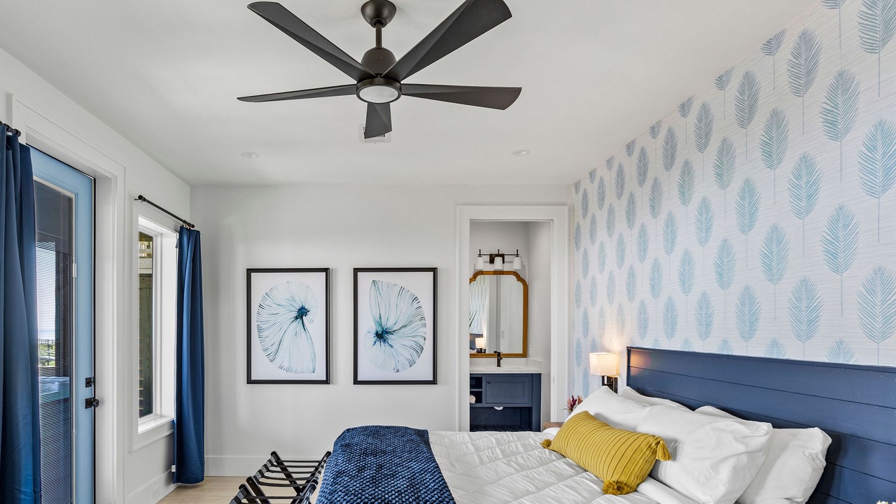 Photo of Bedroom in Crystal Beach