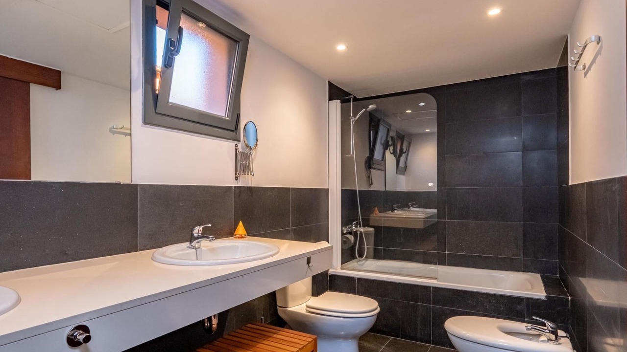 Photo of Bathroom in Albons