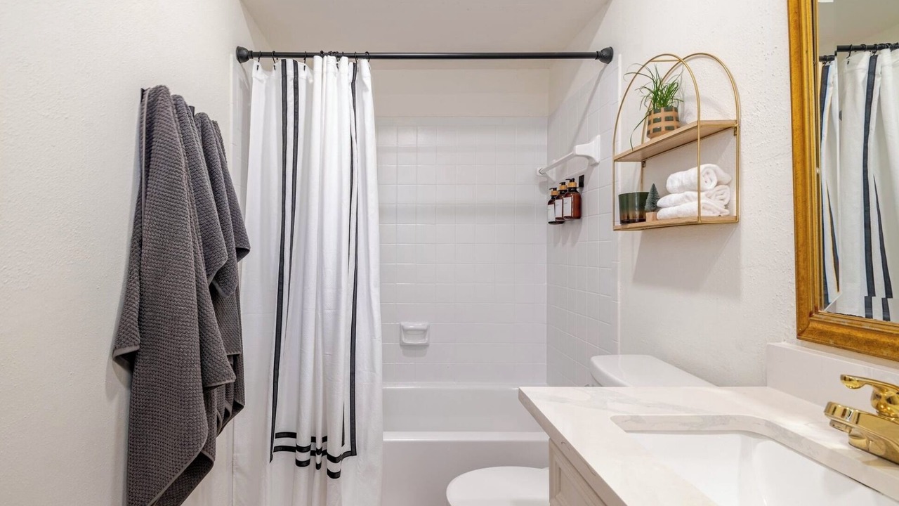 Photo of Bathroom in George Bush Park/Eldridge