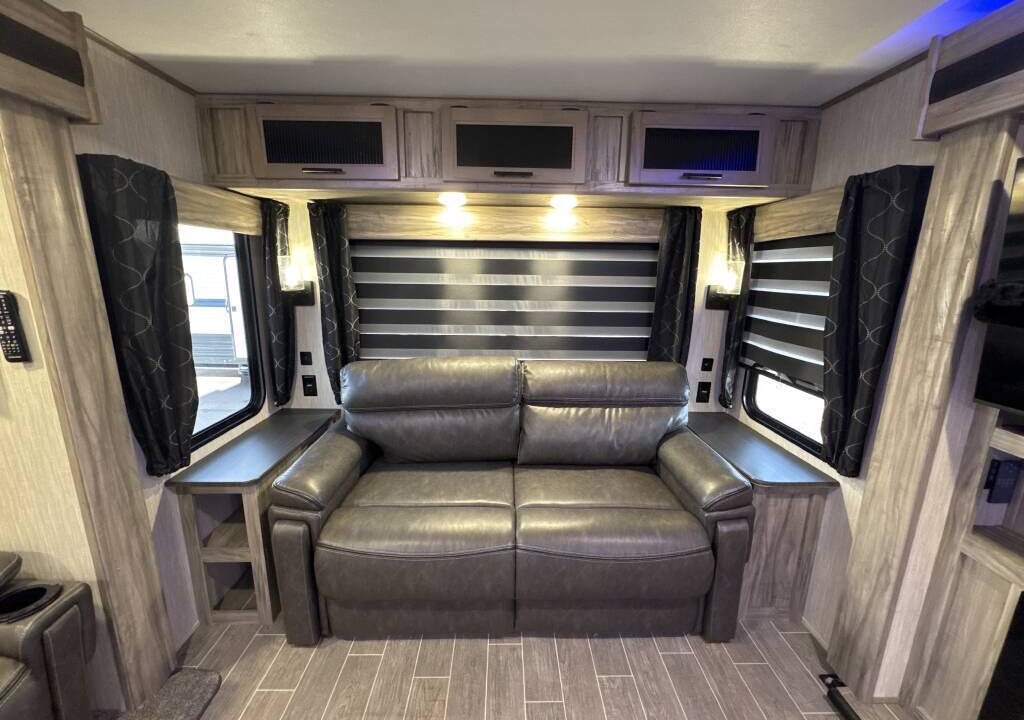 Photo of Livingroom in Newhall