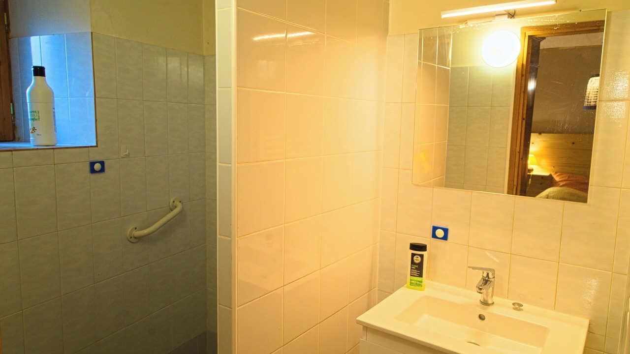 Photo of Bathroom in Angoustrine