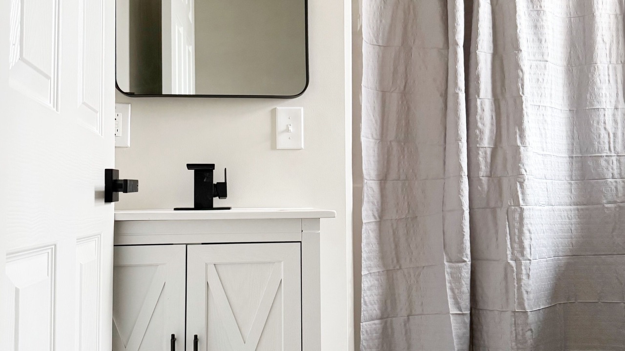 Photo of Bathroom in Newburgh