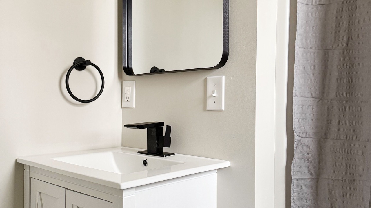Photo of Bathroom in Newburgh