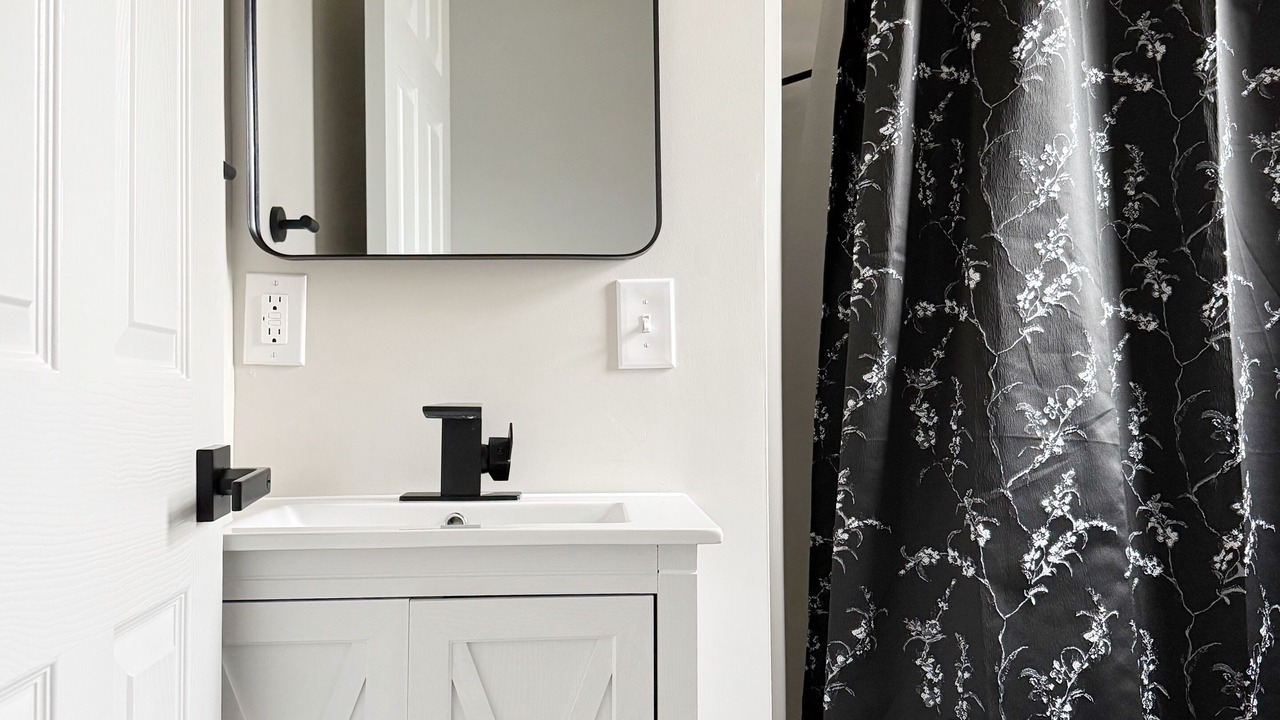 Photo of Bathroom in Newburgh