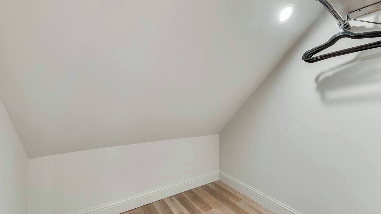 Photo of Bedroom in Junius Heights