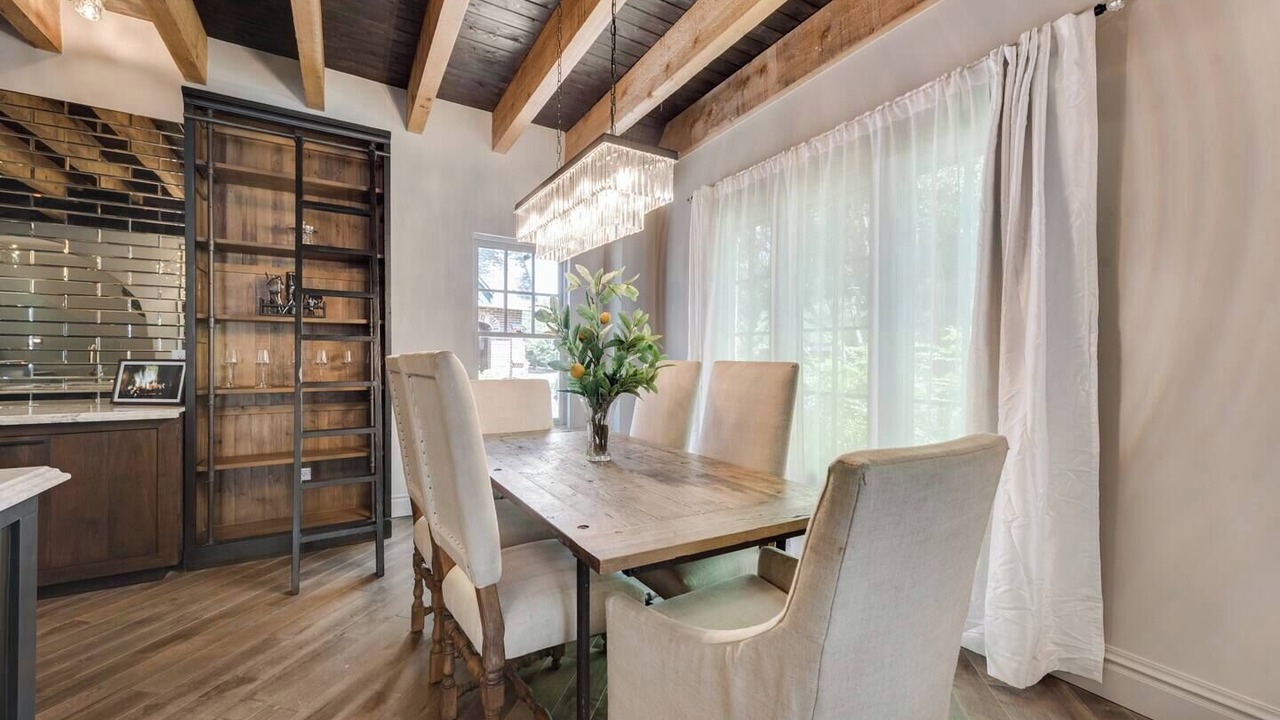 Photo of Bedroom in Junius Heights
