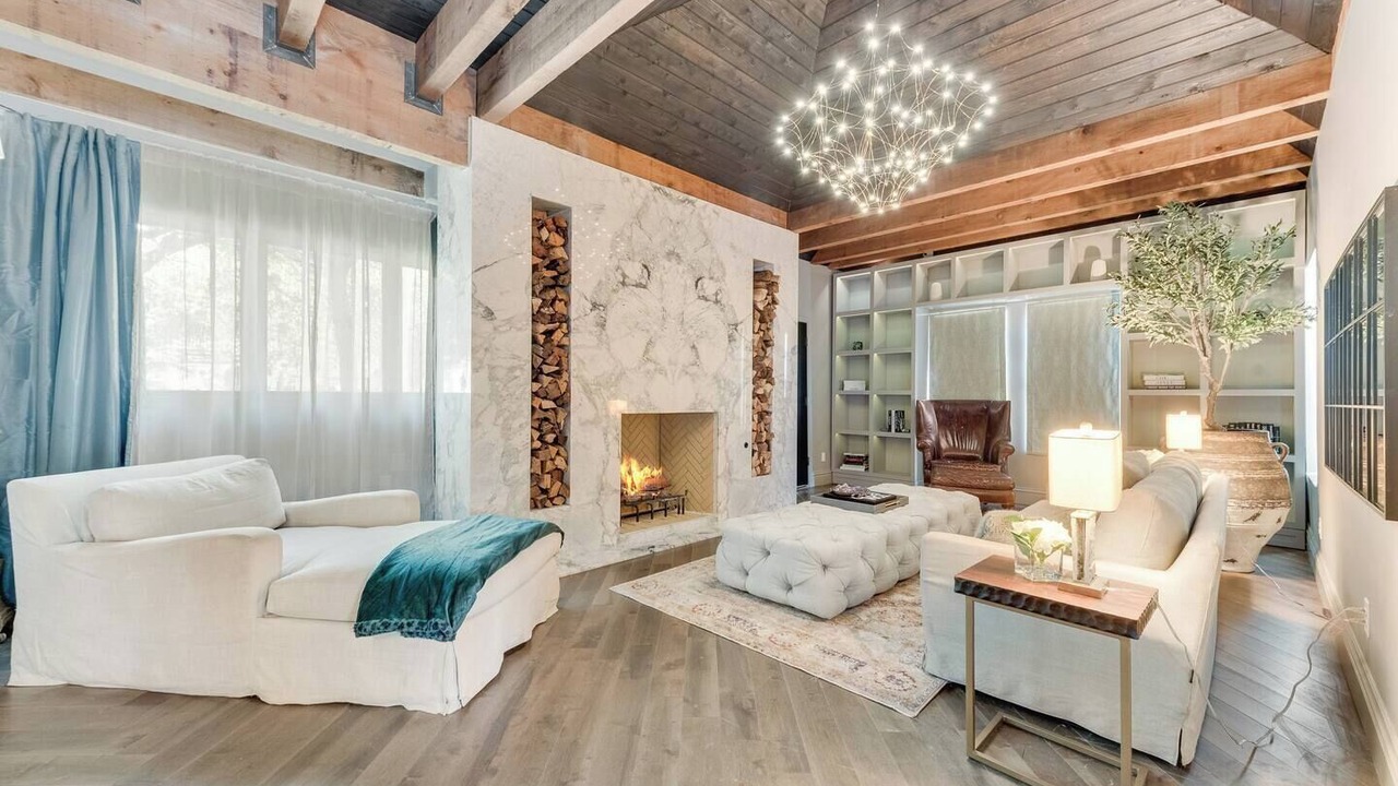 Photo of Livingroom in Junius Heights