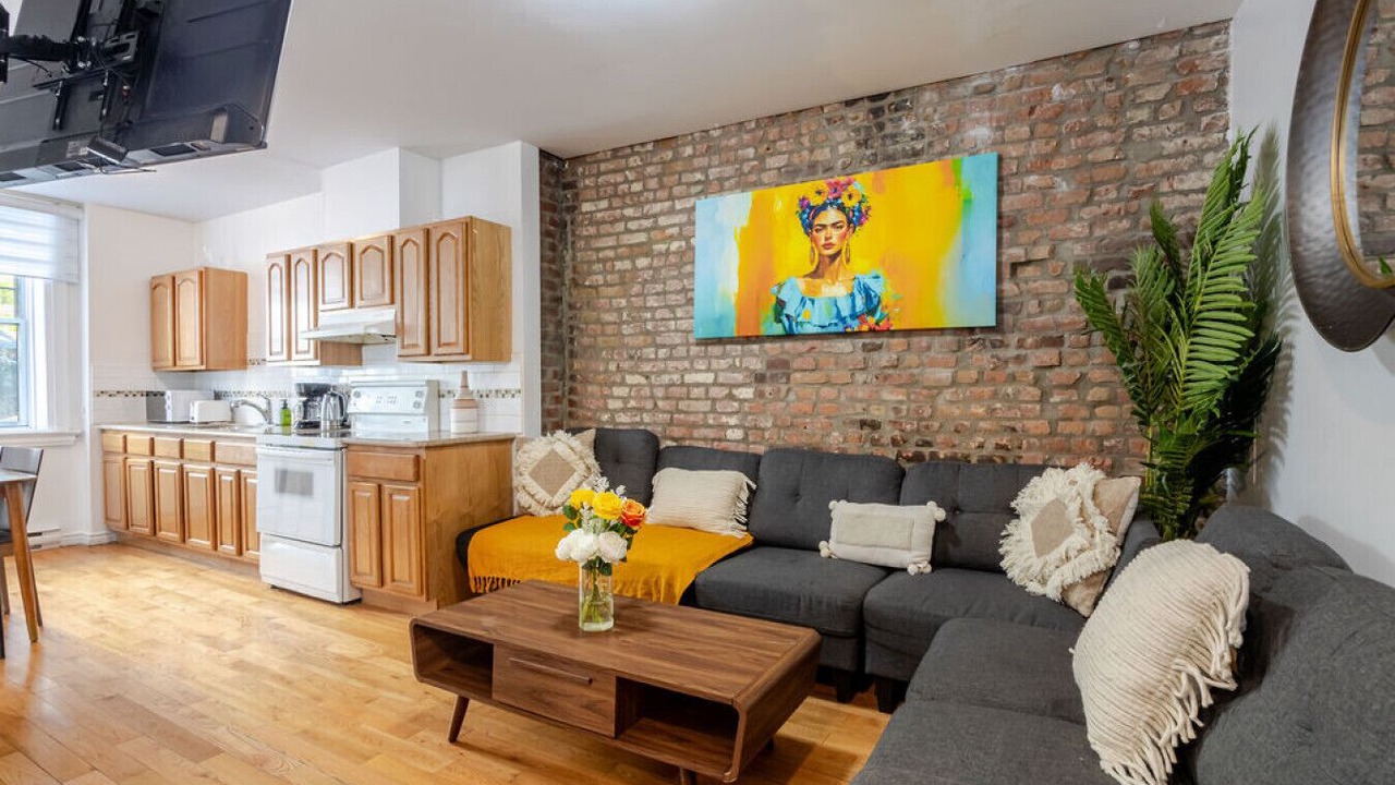 Photo of Livingroom in Shaughnessy Village
