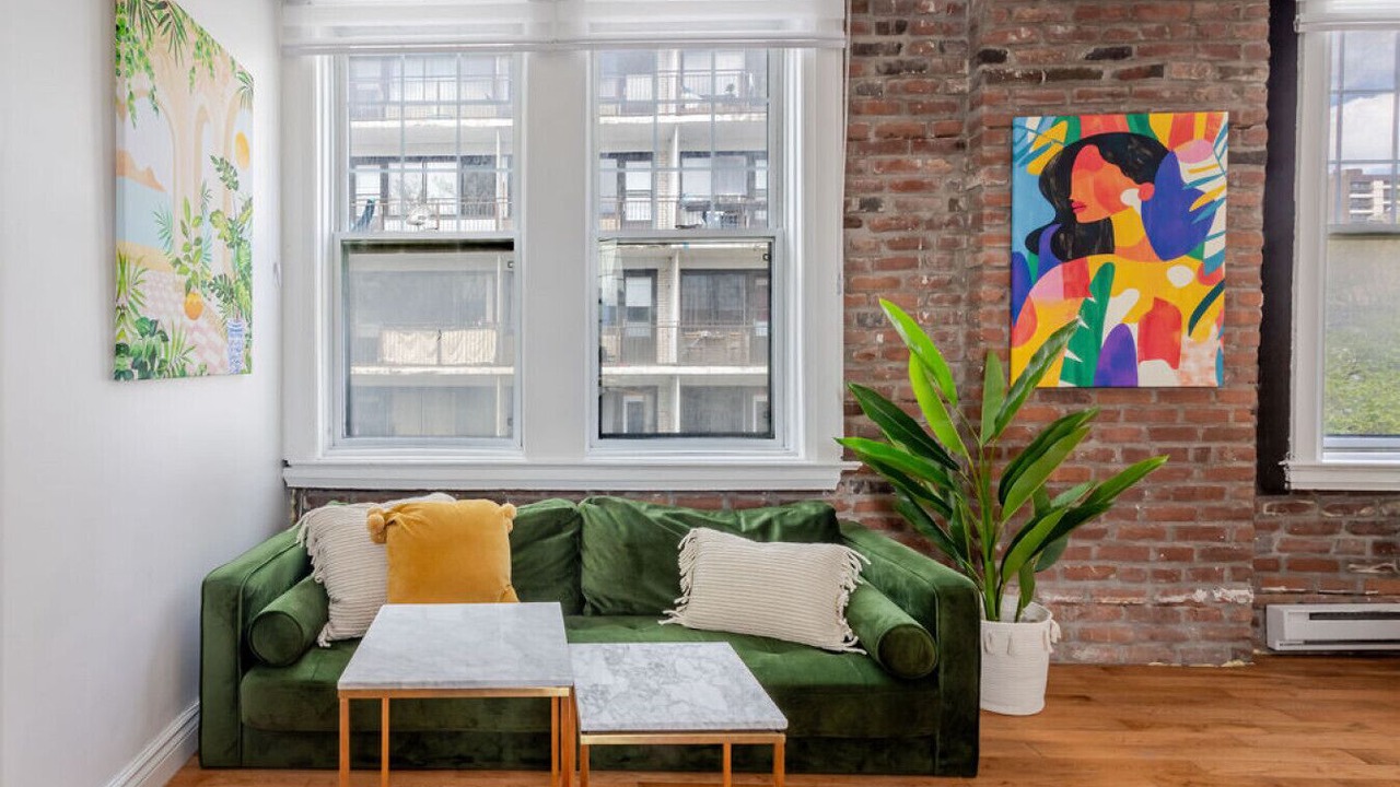 Photo of Livingroom in Shaughnessy Village