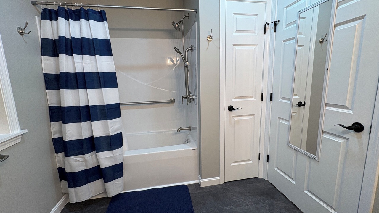 Photo of Bathroom in Linneus