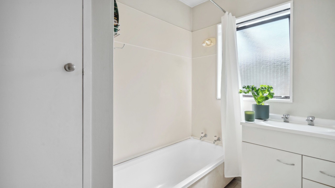 Photo of Bathroom in Carterton
