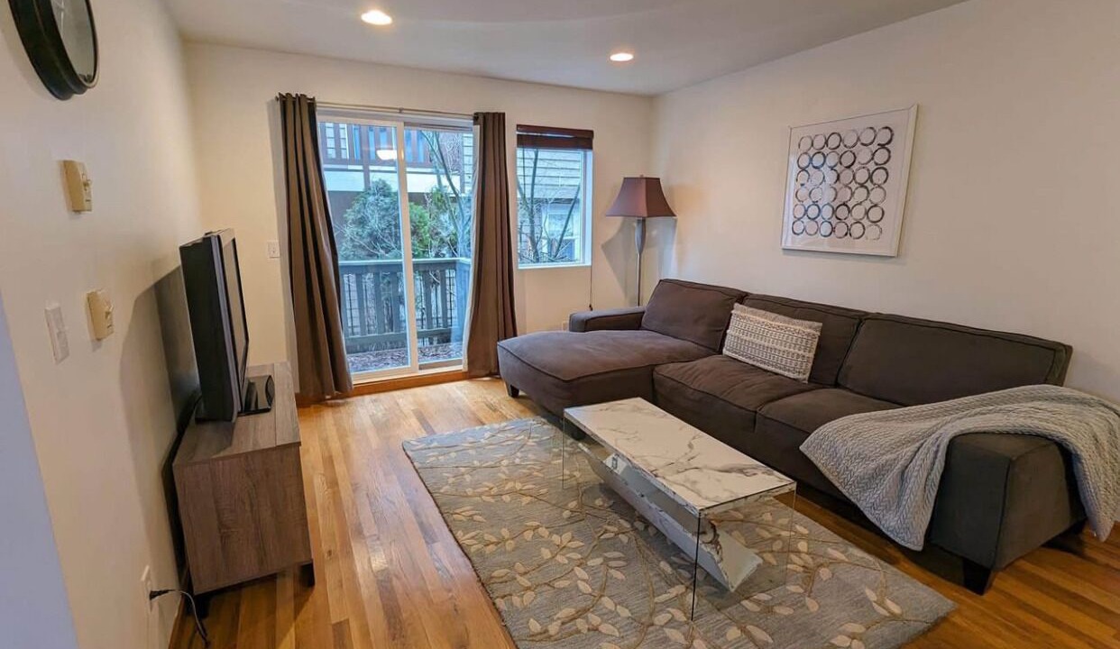 Photo of Livingroom in Squire Park