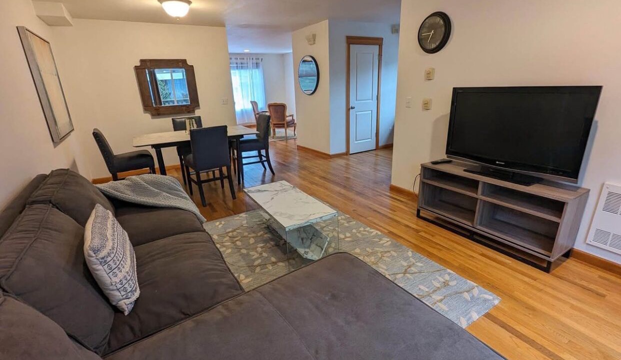 Photo of Livingroom in Squire Park