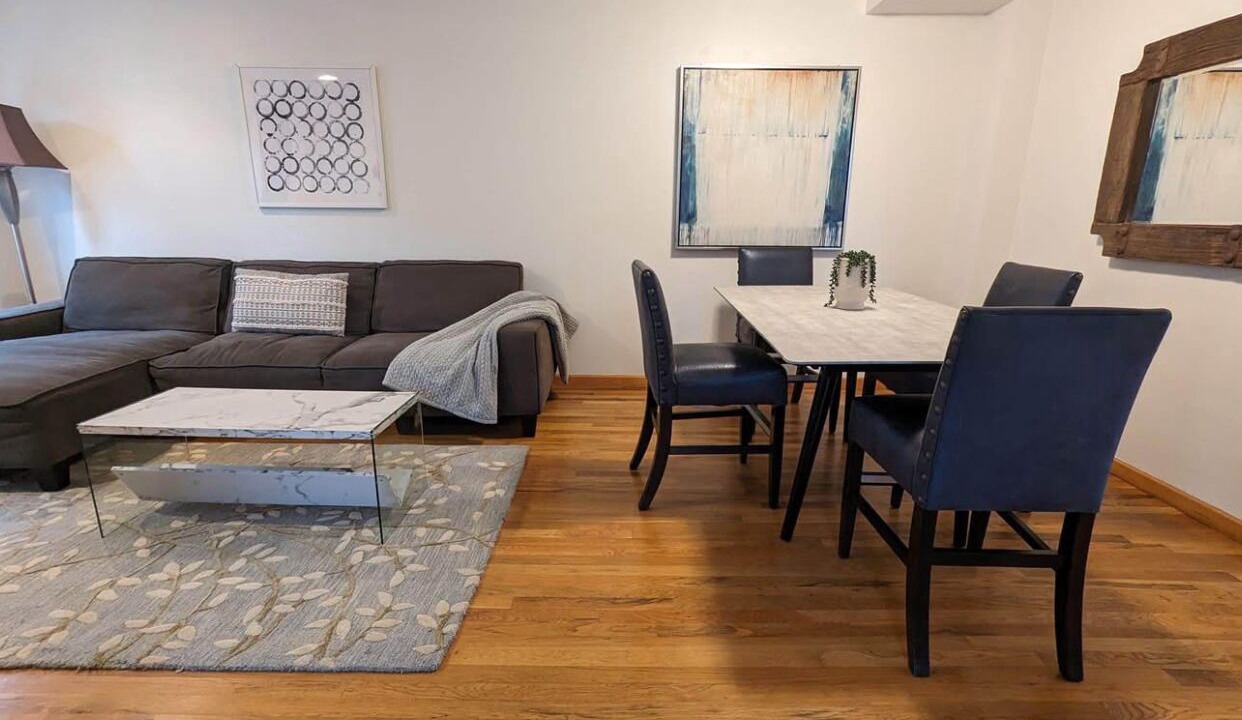 Photo of Livingroom in Squire Park