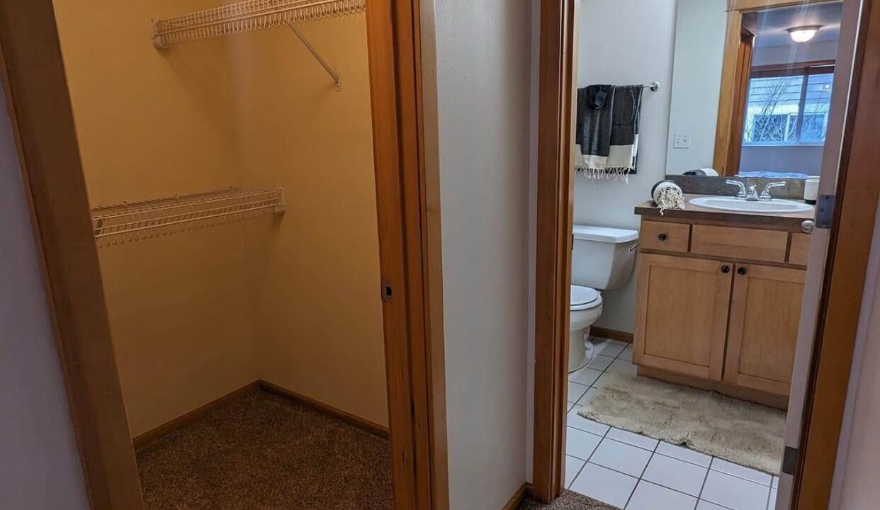 Photo of Bathroom in Squire Park