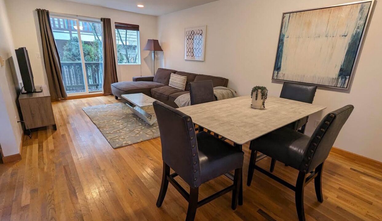 Photo of Livingroom in Squire Park