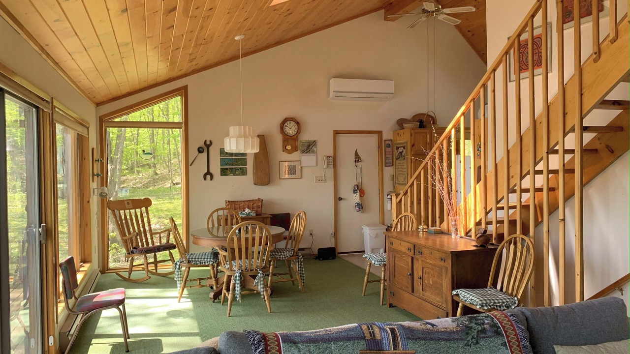Photo of Livingroom in Rideau Lakes