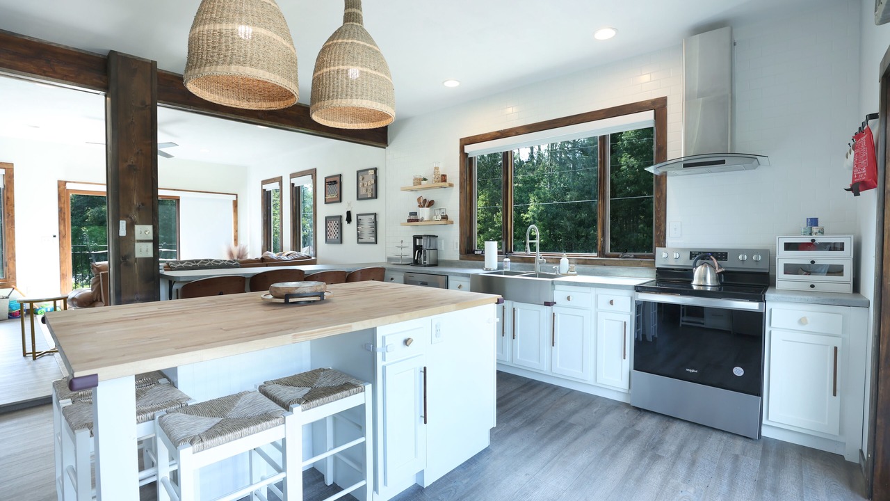 Photo of Kitchen in Summit Lake