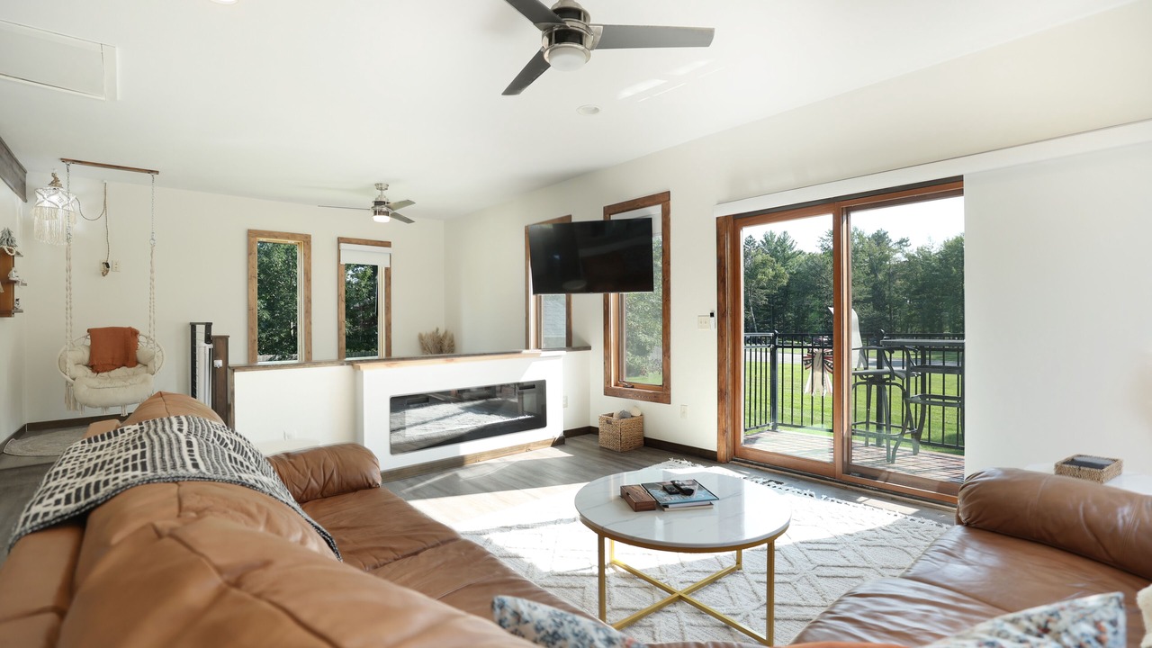 Photo of Livingroom in Summit Lake