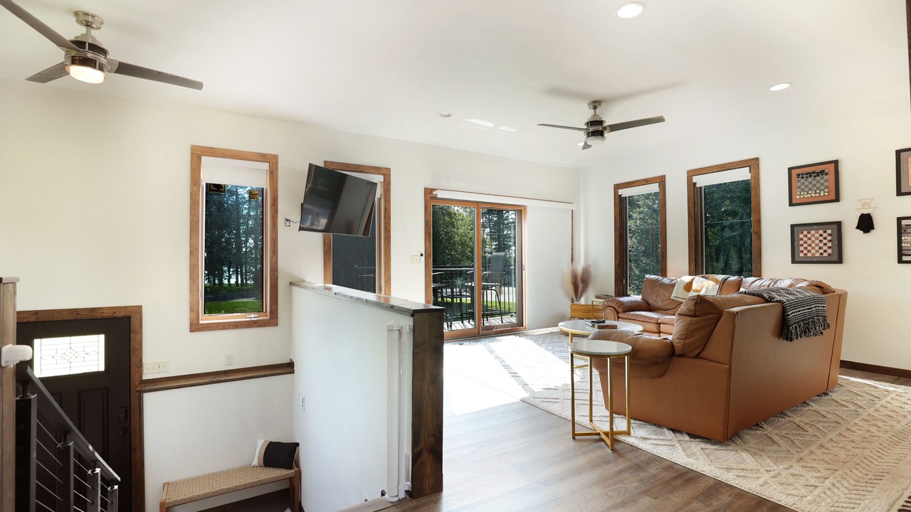 Photo of Livingroom in Summit Lake