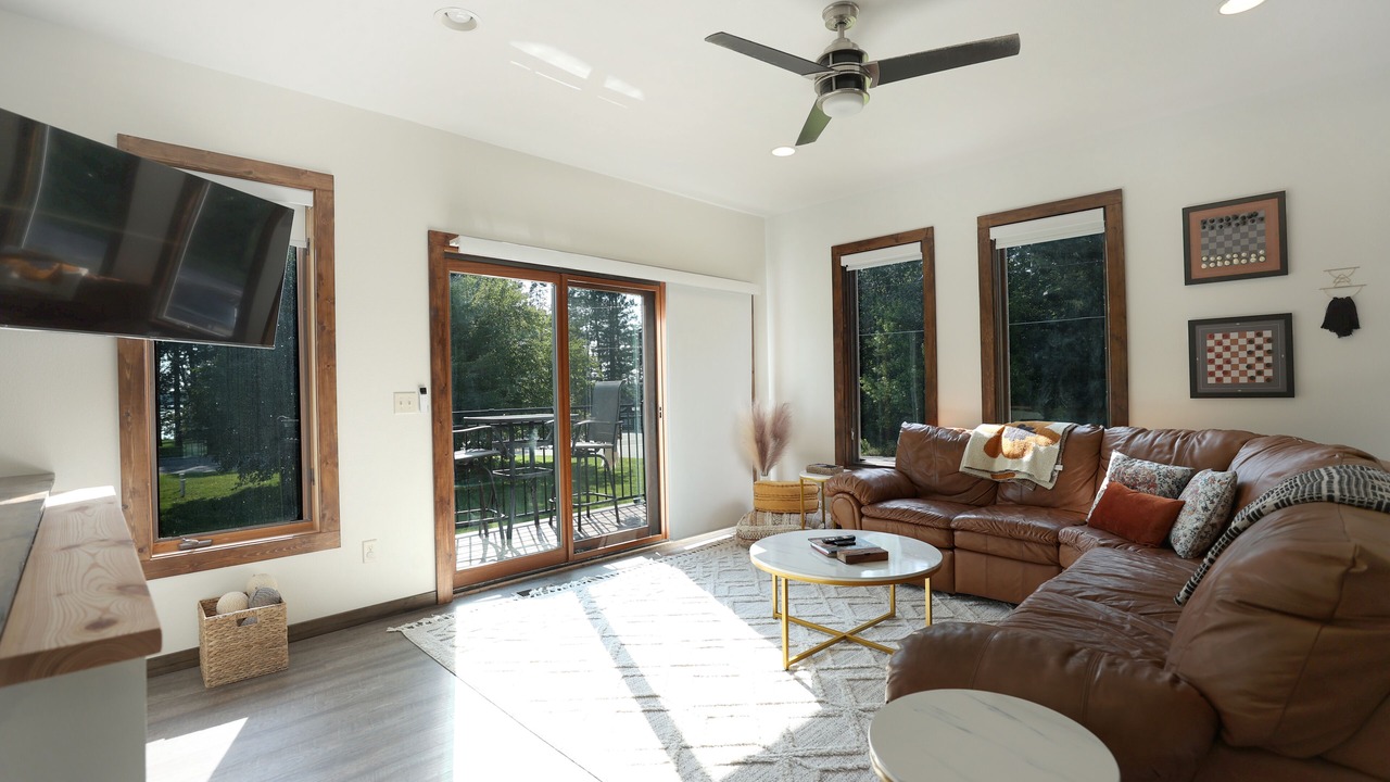 Photo of Livingroom in Summit Lake