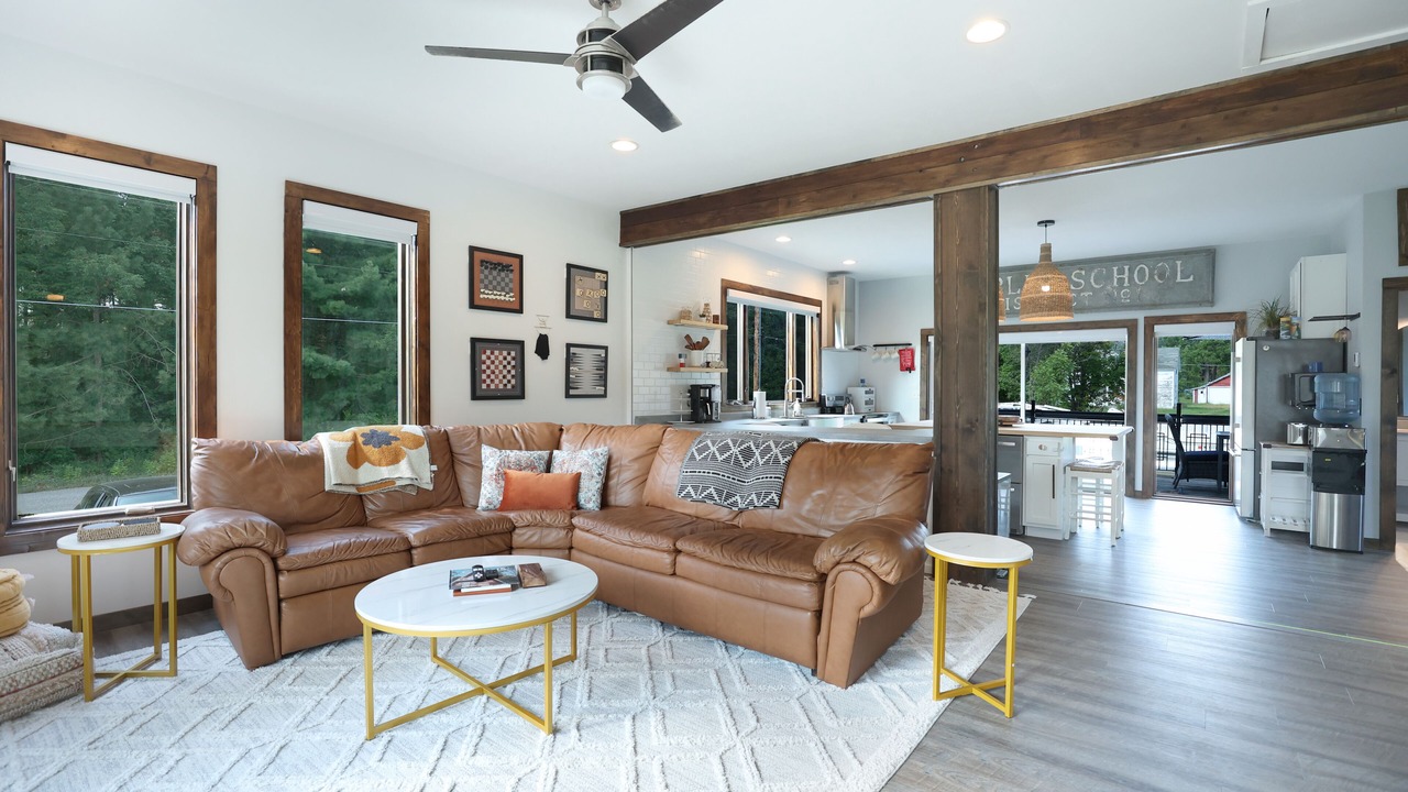 Photo of Livingroom in Summit Lake