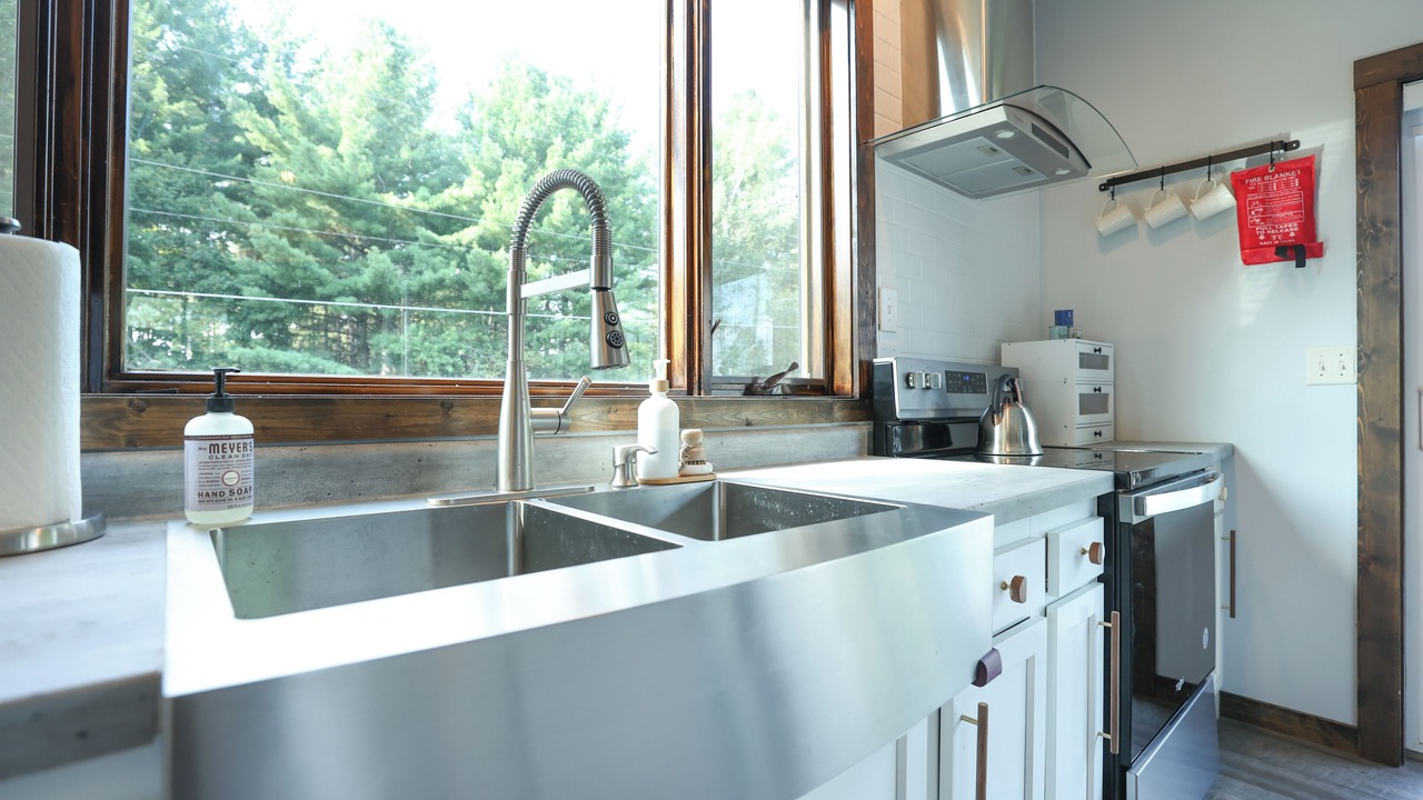 Photo of Kitchen in Summit Lake