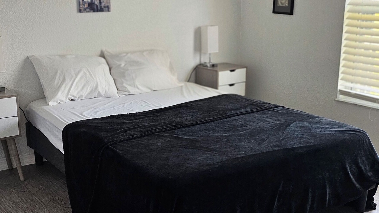 Photo of Bedroom in Venice Gardens